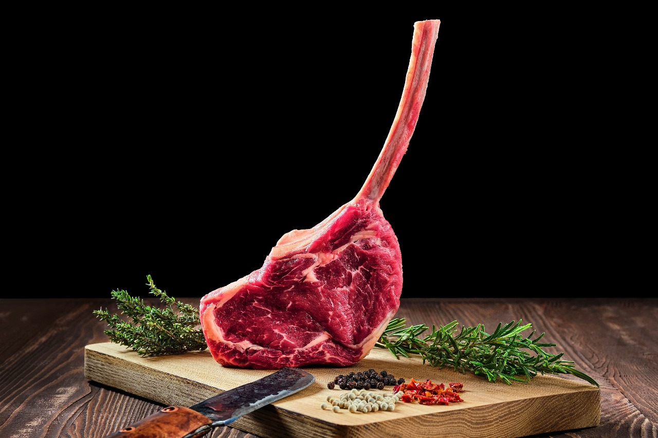 What is a Halal Tomahawk Steak? A Guide to the Ultimate Beef Cut