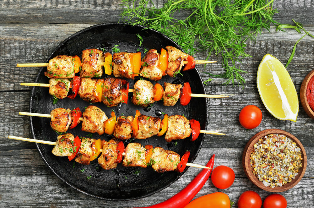 How to Make Tasty Grilled Chicken Kebabs: Tips from a Chef