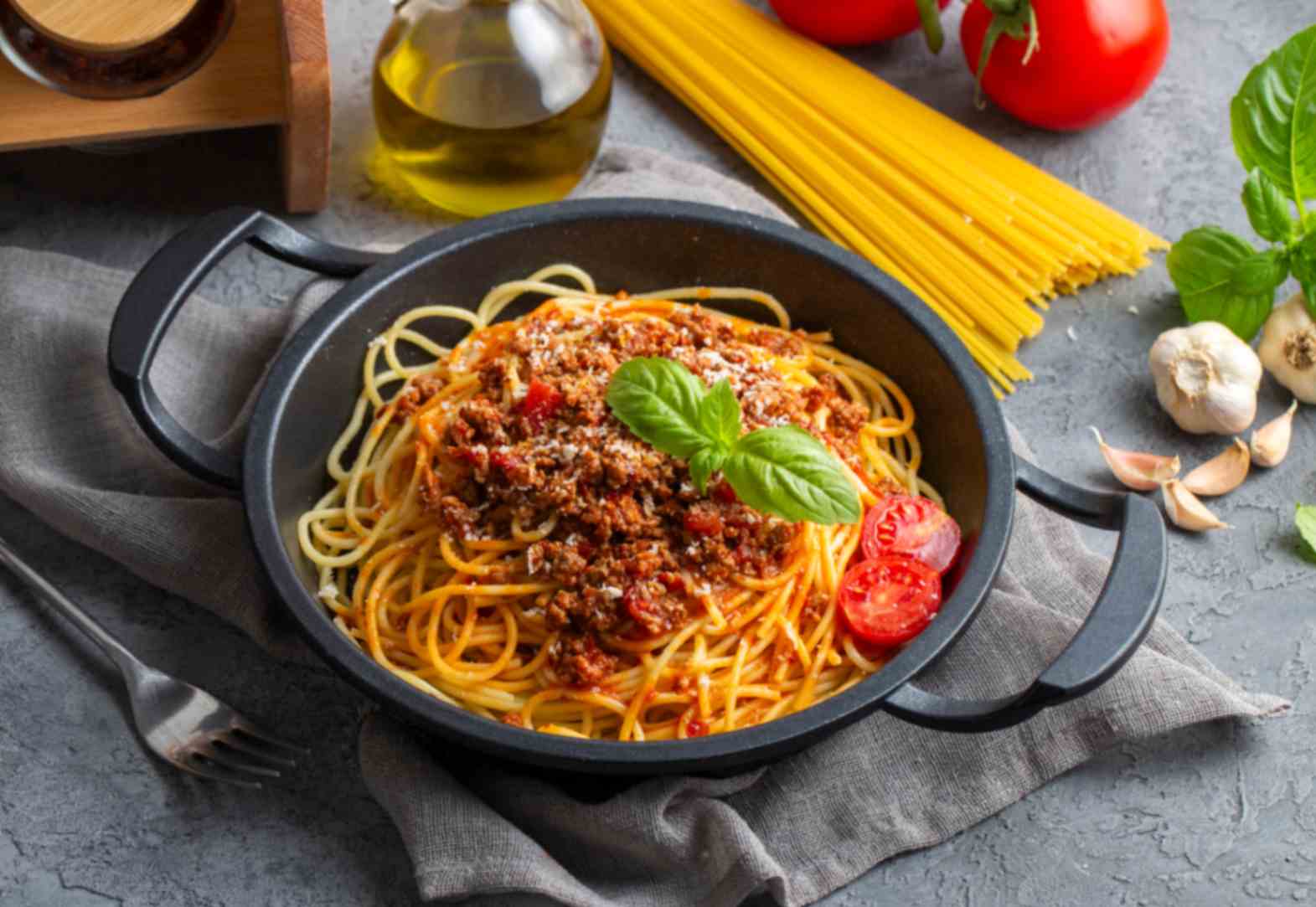 Halal Spaghetti Bolognese: Cook Directly from Frozen Ground Beef