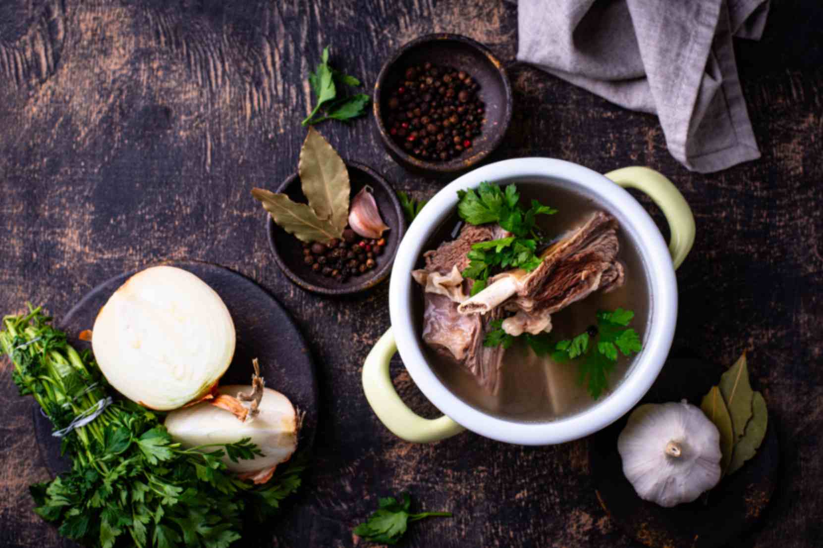 Halal Bone Broth vs Stock: What’s the Difference?