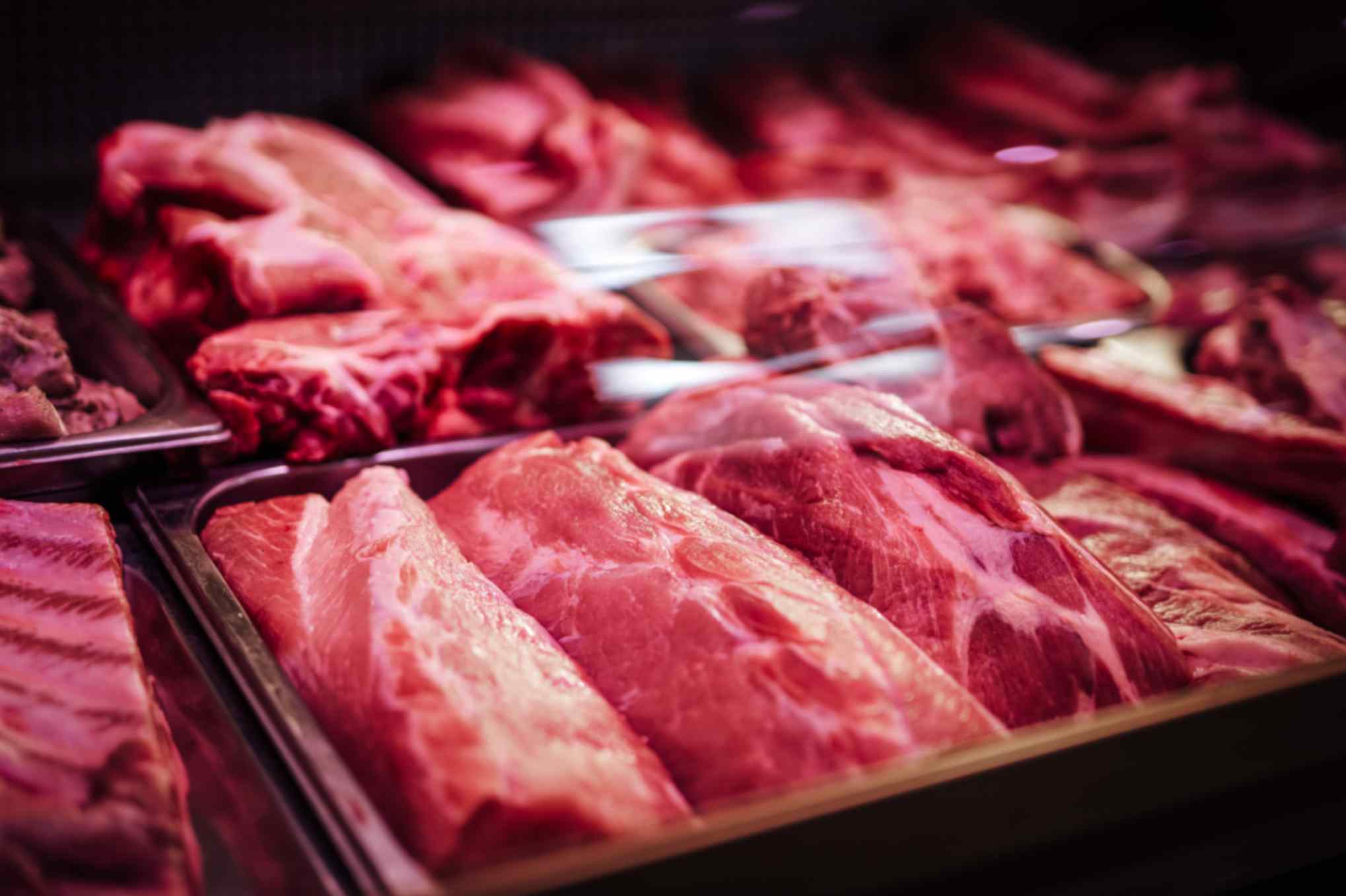 Who Should Buy Wholesale Meats? Restaurants, Caterers & Retailers Explained