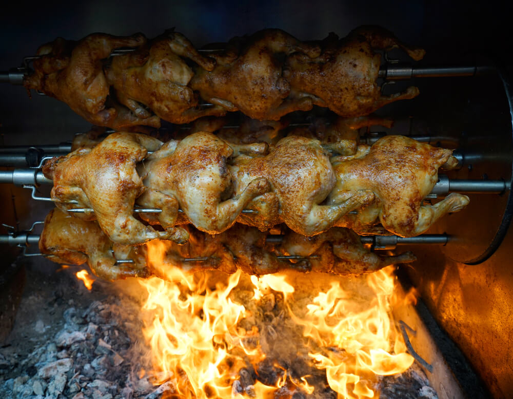 How to prepare the best rotisserie chicken over charcoal: Expert tips