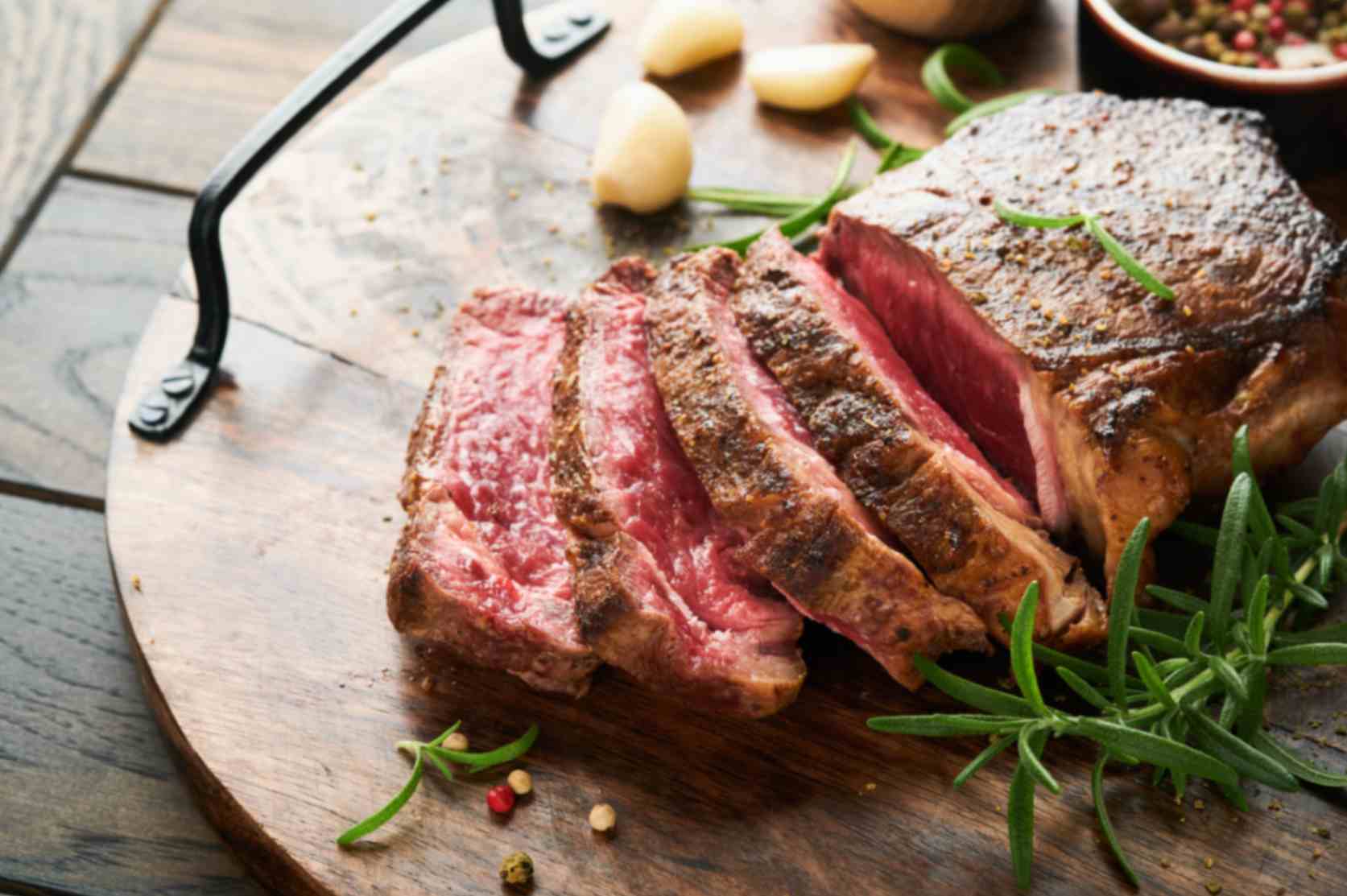 Sirloin and Rump Steak Compared: Taste, Price & Cooking Styles 