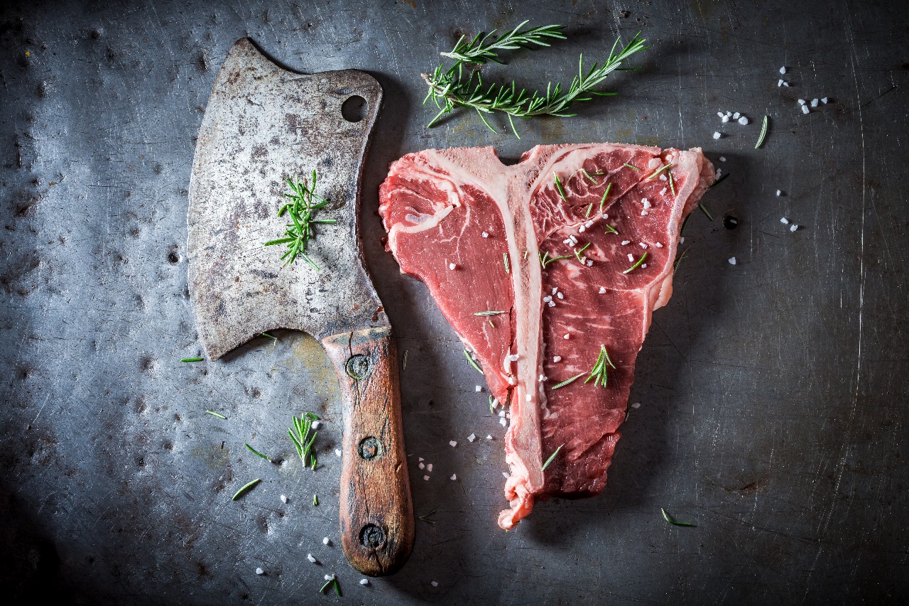 Butcher’s Guide to Selecting Premium Tomahawk Steak